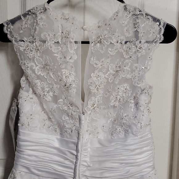 Alfred Angelo Wedding dress size 4 - Picture 4 of 6